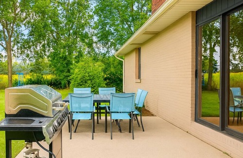 Frankenmuth House | Retreat to 5 Acres of Privacy Just 1 Mile from Downtown Frankenmuth.