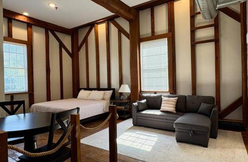Bellevue House | Riverbend Suite - Potter’s Mill