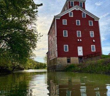Bellevue House | Riverbend Suite - Potter’s Mill