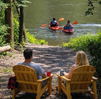 Niles House | RiverEdge Haven Hot Tub, 5 Beds, Kayaks Near ND