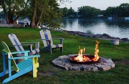 Moline House | Riverfront Cabin:Wrap Around Deck & 3 Season Room