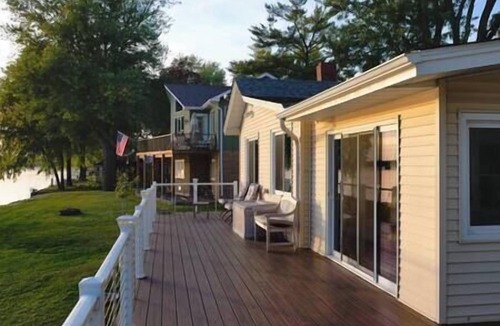 Moline House | Riverfront Cabin:Wrap Around Deck & 3 Season Room
