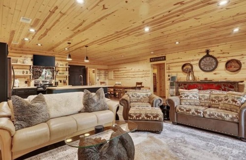 Newaygo Cabin | Rivers Edge Retreat-Hot Tub, Game Room, River View