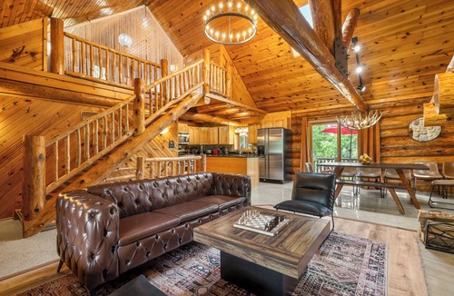 Cherry Valley Cabin | Riverside Cabin:Hot Tub+Sauna+King Beds Retreat