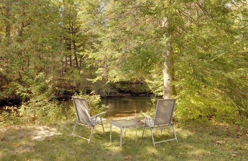 Mayfield House | Riverside Serenity - Rivershire Retreat Guesthouse