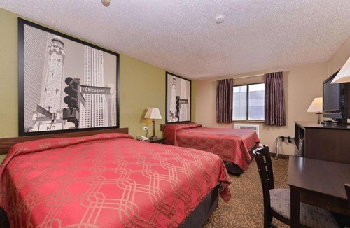 Waukegan Hotel | Rodeway Inn Waukegan - Gurnee