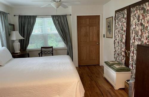 Elkhorn Cabin | Romantic Bed and Breakfast Getaway with an Indoor Pool near Lake Geneva, Wisconsin