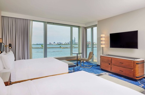 Streeterville Hotel | Sable at Navy Pier Chicago, Curio Collection by Hilton