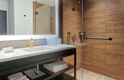 Streeterville Hotel | Sable at Navy Pier Chicago, Curio Collection by Hilton