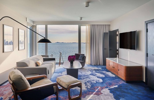 Streeterville Hotel | Sable at Navy Pier Chicago, Curio Collection by Hilton