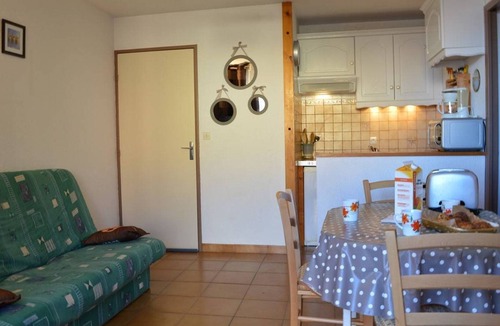 Saint-Pierre-la-Mer Apartment | Saint Pierre la Mer, 2-room appt, cabin, sleeps 6, near beach, pets allowed