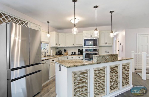 Lake Geneva House | Saltwater Pool |Outdoor Kitchen, Bar & TV |Poolside Seating |Gas Fireplace |Near Downtown