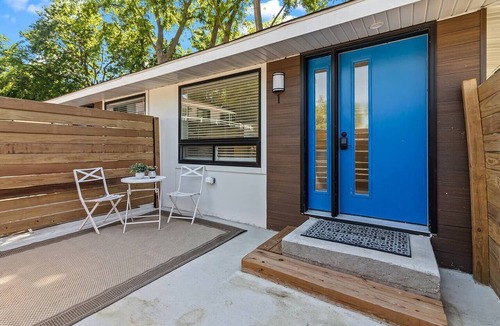 Williams Bay Apartment | Save 15%. Just Opened! Dwtn WB