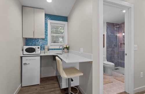 Williams Bay Apartment | Save 15%. Just Opened! Dwtn WB