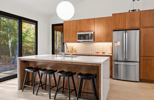 Sturgeon Bay House | Scandinavian Hygge- Near Cave Point County Park
