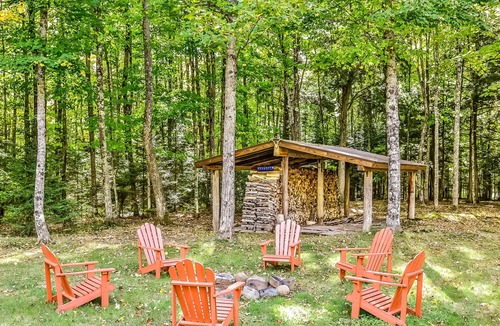 Phelps House | Secluded 26-acre hideaway near trails & fishing lake - wood stove, WiFi, dogs OK