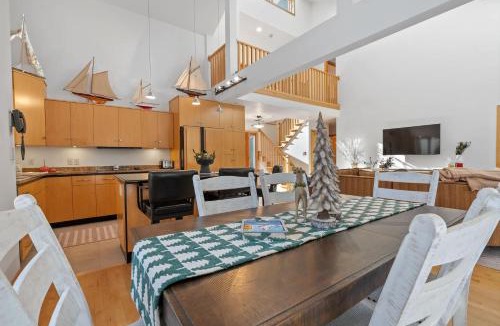 Fish Creek House | Secluded Egg Harbor Retreat Near Downtown