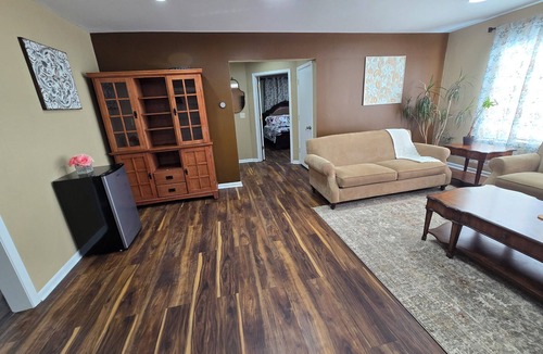 Wauwatosa Apartment | Serene 3-bedroom apartment on the corner of Wauwatosa and Brookfield.