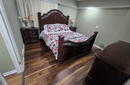 Wauwatosa Apartment | Serene 3-bedroom apartment on the corner of Wauwatosa and Brookfield.