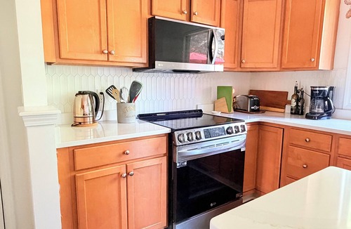 Rockford House | Serene 4-bedroom and 2.5 bathroom house charming Rockford