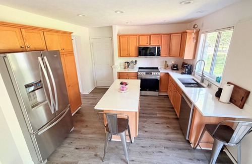 Rockford House | Serene 4-bedroom and 2.5 bathroom house charming Rockford