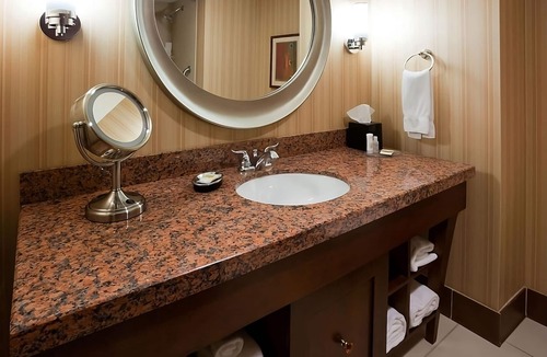 Wauwatosa Hotel | Serene Getaway in West Wauwatosa! Pool, Free Parking, Pet-friendly Property!