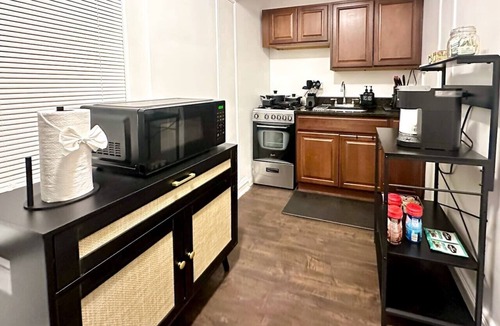 Oak Park Apartment | Serene Oak Park Apartment with Crib - Easy Access to Downtown and Airport