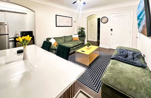 Oak Park Apartment | Serene Oak Park Apartment with Crib - Easy Access to Downtown and Airport