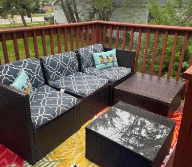 Burbank House | Serenity 3BD Home Free Parking&Wine Oversized Yard