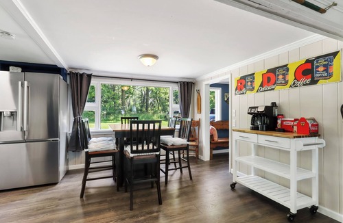 Como House | Serenity Awaits ! Private Country Estate on 10 acres. Large groups welcome!