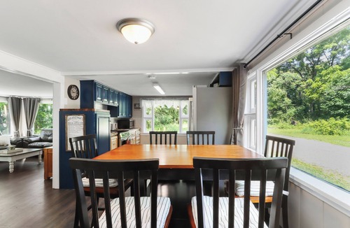 Como House | Serenity Awaits ! Private Country Estate on 10 acres. Large groups welcome!