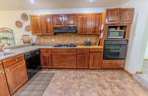 Newberry House | Serenity Pines: Sleeps 7-Pet Friendly-Secluded forest-ATV,Snowmobile Trails close!
