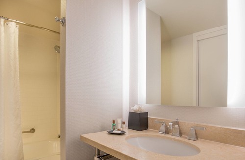 Elk Grove Village Hotel | Sheraton Suites Chicago Elk Grove