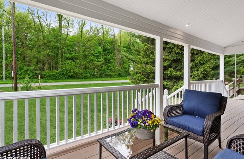 Union Pier House | Short walk to the beach. 4 bedrooms, 4 bathrooms. 1 outdoor shower. .5acre yard