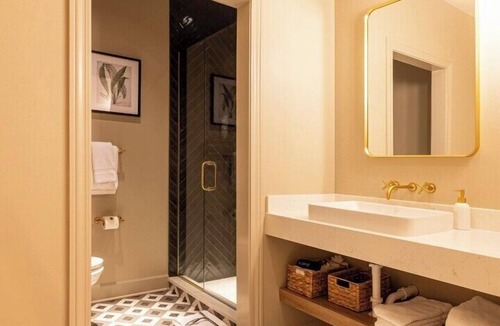 West Dundee Hotel | Sinclair Suites