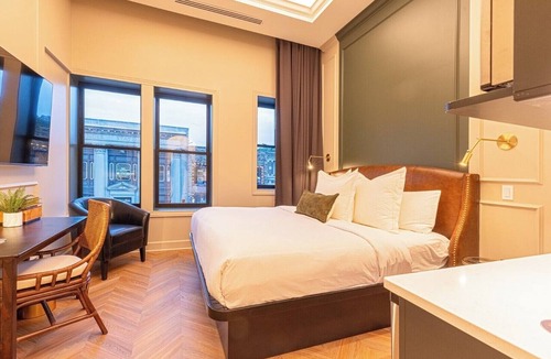 West Dundee Hotel | Sinclair Suites