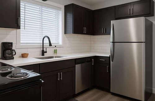 Skokie Apartment | Skokie 1BR Stay Near Parks, Dining & Transit