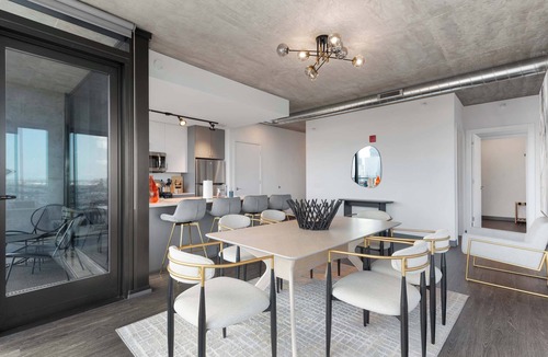 West Loop Apartment | Sky-High 2BR w/Gym & City Views