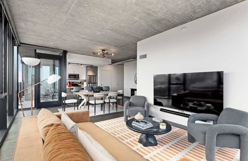 West Loop Apartment | Sky-High 2BR w/Gym & City Views