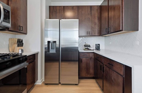 Downtown Chicago Apartment | Sky-High 3BR Penthouse in West Loop