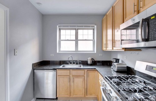 Evanston Apartment | Sleek Evanston 1BR w/Dishwasher, walk to Northwestern, by Blueground