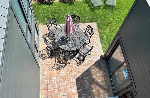 North Center House | Sleek New 4BR Greystone - Rooftop, Walk to Wrigley & 1 Block to Brown Line Train