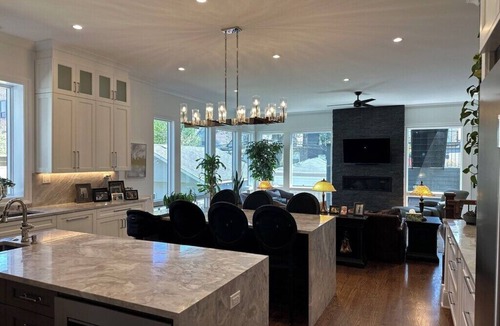 North Center House | Sleek New 6BR Greystone - Rooftop, In-Law Ste, Walk to Wrigley & Block to Train