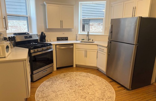 North Center House | Sleek New 6BR Greystone - Rooftop, In-Law Ste, Walk to Wrigley & Block to Train