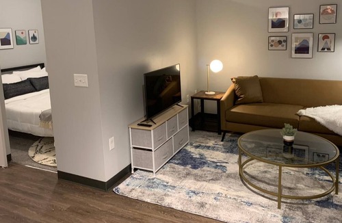 Des Moines Apartment | Sleepover: Charming 1BD/1BA - Downtown Des Moines