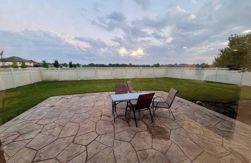 Frankfort House | Sleeps 17 | Free Parking | Spacious 5BR | Chicago