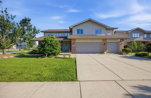 Frankfort House | Sleeps 17 Free Parking Spacious 5BR Chicago
