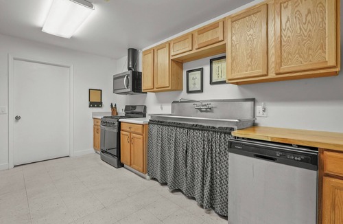 Manton Cabin | Sleeps 40- 12 Bedroom/12 Bath Lodge on 80 acres with 26' x 52' Great Room