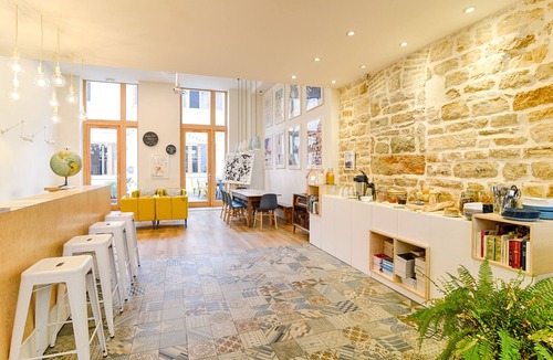Voltaire - Saint Amour Hostel | Slo Lyon Saxe