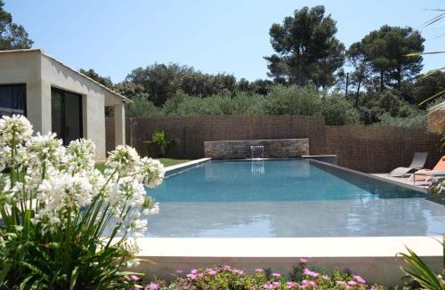 Saint-Chamas Villa | Slpendid villa with heated pool and Jacuzzi for 12 people in Saint-chamas